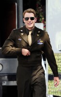 /album/fotogaleria/steve-rogers-scarlett-johansson-films-avengers-znodvmyw655l-jpg1/
